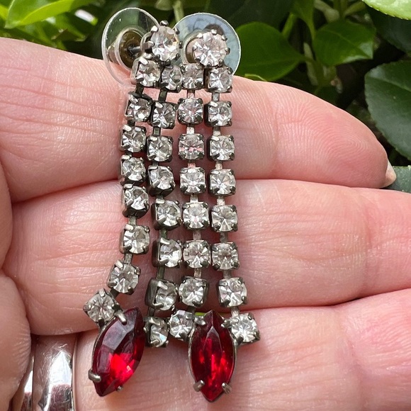VINTAGE PIGEON BLOOD RUBY RED CLEAR RHINESTONE CRYSTAL DROP DANGLE LONG EARRINGS